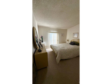 Welcome to your perfect sunny Florida getaway! This beautifully on Sabal Springs Golf and Racquet Club in Florida - for sale on GolfHomes.com, golf home, golf lot