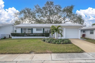 Seller is offering a 5,000 credit to buyer with accepted offer on Mainlands Golf Club in Florida - for sale on GolfHomes.com, golf home, golf lot