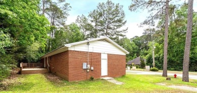 This remodeled 3-bedroom, 2-bath brick home is centrally located on Lake Forest Yacht and Country Club in Alabama - for sale on GolfHomes.com, golf home, golf lot