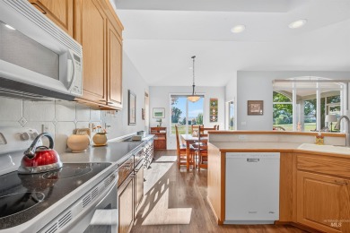 Welcome to this meticulously maintained single-level townhome on Quail Ridge Golf Course in Washington - for sale on GolfHomes.com, golf home, golf lot