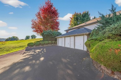 Welcome to this meticulously maintained single-level townhome on Quail Ridge Golf Course in Washington - for sale on GolfHomes.com, golf home, golf lot