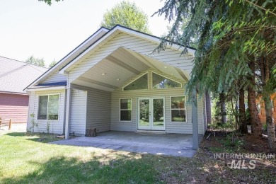 Charming home with Prime Location in McCall, backing up to the on McCall Municipal Golf Course in Idaho - for sale on GolfHomes.com, golf home, golf lot