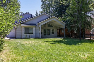 Charming home with Prime Location in McCall, backing up to the on McCall Municipal Golf Course in Idaho - for sale on GolfHomes.com, golf home, golf lot