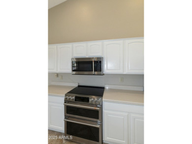 Welcome to this well-maintained 2 bedroom, 2 bath PLUS den 2,022 on Oakwood Golf Club  in Arizona - for sale on GolfHomes.com, golf home, golf lot