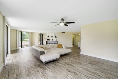 This beautiful 2-bedroom, 2-bathroom condo offers a spacious 1 on Fountains Golf and Country Club in Florida - for sale on GolfHomes.com, golf home, golf lot