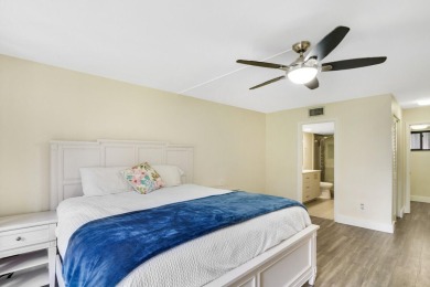 This beautiful 2-bedroom, 2-bathroom condo offers a spacious 1 on Fountains Golf and Country Club in Florida - for sale on GolfHomes.com, golf home, golf lot