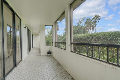 This beautiful 2-bedroom, 2-bathroom condo offers a spacious 1 on Fountains Golf and Country Club in Florida - for sale on GolfHomes.com, golf home, golf lot