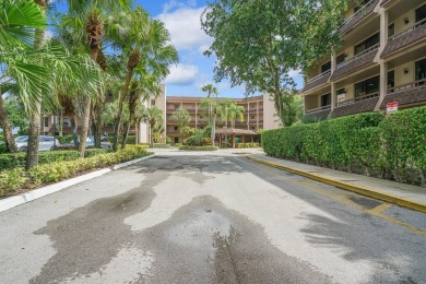 This beautiful 2-bedroom, 2-bathroom condo offers a spacious 1 on Fountains Golf and Country Club in Florida - for sale on GolfHomes.com, golf home, golf lot