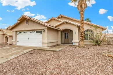 This charming 3 bedroom 2 bathroom home sits on a spacious on Desert Lakes Golf Course in Arizona - for sale on GolfHomes.com, golf home, golf lot