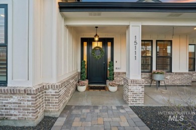 Luxury and comfort with Room to Roam. Escape suburban life at on Purple Sage Golf Course in Idaho - for sale on GolfHomes.com, golf home, golf lot