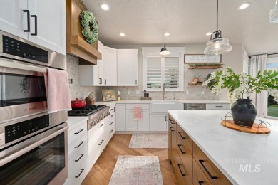 Luxury and comfort with Room to Roam. Escape suburban life at on Purple Sage Golf Course in Idaho - for sale on GolfHomes.com, golf home, golf lot