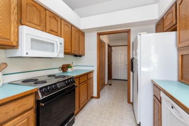 Bring your vision to this 4-bed, 3-bath rancher with a full on Meadow Wood Golf Course in Washington - for sale on GolfHomes.com, golf home, golf lot