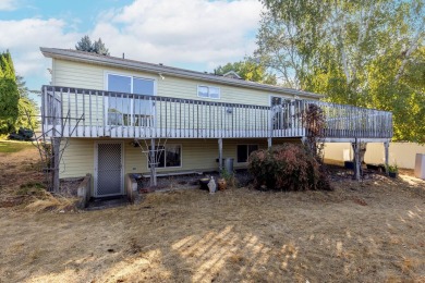 Bring your vision to this 4-bed, 3-bath rancher with a full on Meadow Wood Golf Course in Washington - for sale on GolfHomes.com, golf home, golf lot