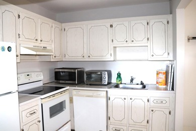 Opportunity knocks in Kings Point Resort! This 1-bedroom, 1 on Kings Point Golf -Flanders Way in Florida - for sale on GolfHomes.com, golf home, golf lot