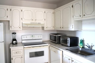 Opportunity knocks in Kings Point Resort! This 1-bedroom, 1 on Kings Point Golf -Flanders Way in Florida - for sale on GolfHomes.com, golf home, golf lot