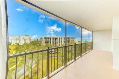 Under contract-accepting backup offers. One or more photo(s) has on Belleair Country Club in Florida - for sale on GolfHomes.com, golf home, golf lot
