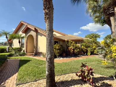 This beautiful 3-bedroom, 2-bath villa is a must-see--priced to on Aberdeen Golf and Country Club in Florida - for sale on GolfHomes.com, golf home, golf lot