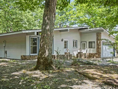 Across the street from DeSoto Lake! This charming 3-bedroom on DeSoto Golf Course in Arkansas - for sale on GolfHomes.com, golf home, golf lot