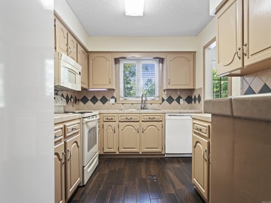 Across the street from DeSoto Lake! This charming 3-bedroom on DeSoto Golf Course in Arkansas - for sale on GolfHomes.com, golf home, golf lot