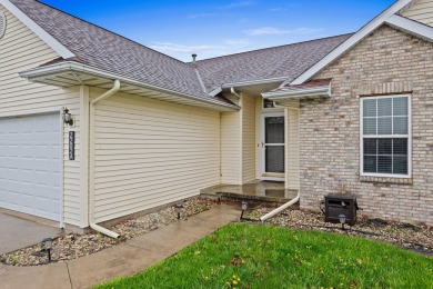 Welcome home to this adorable and well-maintained 2-bedroom on Ironhorse Golf Course in Illinois - for sale on GolfHomes.com, golf home, golf lot