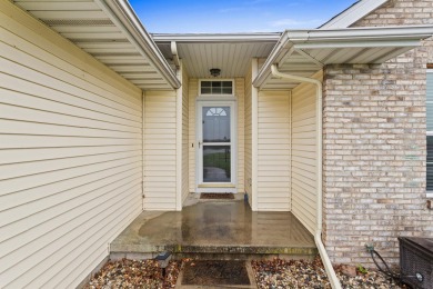 Welcome home to this adorable and well-maintained 2-bedroom on Ironhorse Golf Course in Illinois - for sale on GolfHomes.com, golf home, golf lot