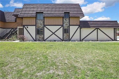 This charming pet-friendly 2-bedroom, 2-bathroom condo is a on Sugarmill Woods Golf and Country Club in Florida - for sale on GolfHomes.com, golf home, golf lot