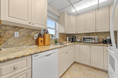 Welcome to this well-maintained 55+ unit In Kings Point Gated on Kings Point Golf -Flanders Way in Florida - for sale on GolfHomes.com, golf home, golf lot