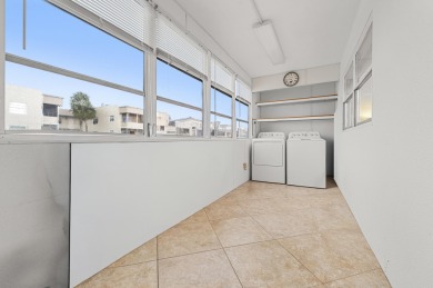 Welcome to this well-maintained 55+ unit In Kings Point Gated on Kings Point Golf -Flanders Way in Florida - for sale on GolfHomes.com, golf home, golf lot