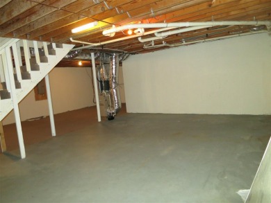 Located in a small quaint subdivision in the heart of Bowling on CrossWinds Golf Course in Kentucky - for sale on GolfHomes.com, golf home, golf lot