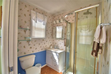 BEAUTIFUL WELL-MAINTAINED FLORIDA GETAWAY OR FULL-TIME LIVING in on Southern Dunes Golf and Country Club in Florida - for sale on GolfHomes.com, golf home, golf lot