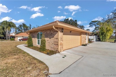 *LISTED UNDER APPRAISAL VALUE* Welcome to this recently updated on Glen Abbey Golf Club in Florida - for sale on GolfHomes.com, golf home, golf lot