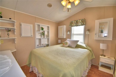 BEAUTIFUL WELL-MAINTAINED FLORIDA GETAWAY OR FULL-TIME LIVING in on Southern Dunes Golf and Country Club in Florida - for sale on GolfHomes.com, golf home, golf lot
