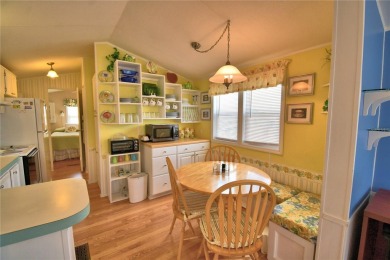 BEAUTIFUL WELL-MAINTAINED FLORIDA GETAWAY OR FULL-TIME LIVING in on Southern Dunes Golf and Country Club in Florida - for sale on GolfHomes.com, golf home, golf lot