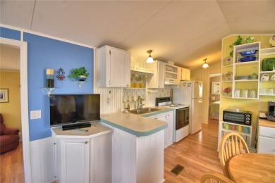 BEAUTIFUL WELL-MAINTAINED FLORIDA GETAWAY OR FULL-TIME LIVING in on Southern Dunes Golf and Country Club in Florida - for sale on GolfHomes.com, golf home, golf lot