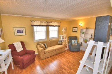 BEAUTIFUL WELL-MAINTAINED FLORIDA GETAWAY OR FULL-TIME LIVING in on Southern Dunes Golf and Country Club in Florida - for sale on GolfHomes.com, golf home, golf lot