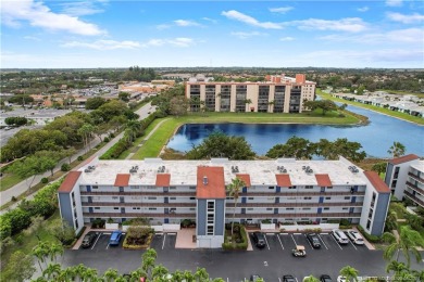 Move in ready! Spacious 2 bed, 2 bath, top floor condo in on Marina Lakes Golf Course in Florida - for sale on GolfHomes.com, golf home, golf lot