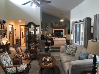 INDIAN HILLS GOLF COURSE BEAUTY!!  Step into the entryway & be on Indian Hills Country Club in Arkansas - for sale on GolfHomes.com, golf home, golf lot