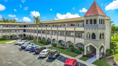 Clearwater - On Top of The World - This 1100 sq ft 2 bedroom, 2 on On Top Of The World Golf Course in Florida - for sale on GolfHomes.com, golf home, golf lot