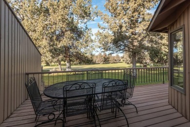 Exceptionally well maintained end unit townhome on the 6th green on Eagle Crest Golf Resort - Resort Course in Oregon - for sale on GolfHomes.com, golf home, golf lot