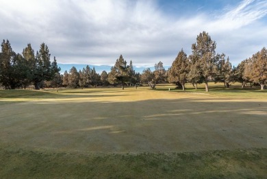 Exceptionally well maintained end unit townhome on the 6th green on Eagle Crest Golf Resort - Resort Course in Oregon - for sale on GolfHomes.com, golf home, golf lot