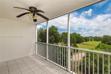 DELUXE CORNER UNIT WITH EXTRA WINDOWS - EASY TO SHOW - ALL AGES on Palm-Aire Country Club and Resort - The Oaks in Florida - for sale on GolfHomes.com, golf home, golf lot