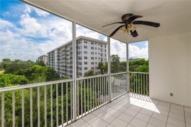 DELUXE CORNER UNIT WITH EXTRA WINDOWS - EASY TO SHOW - ALL AGES on Palm-Aire Country Club and Resort - The Oaks in Florida - for sale on GolfHomes.com, golf home, golf lot