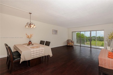 DELUXE CORNER UNIT WITH EXTRA WINDOWS - EASY TO SHOW - ALL AGES on Palm-Aire Country Club and Resort - The Oaks in Florida - for sale on GolfHomes.com, golf home, golf lot