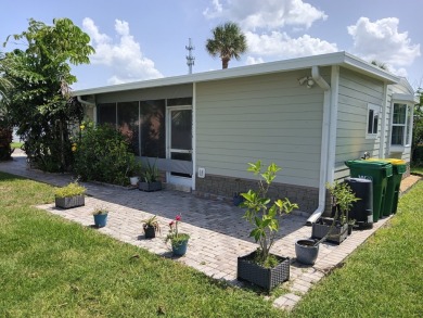 LOCATION! LOCATION!! -- RENOVATED -- 2 BEDROOM, 2 BATH. Located on Spessard Holland Golf Course in Florida - for sale on GolfHomes.com, golf home, golf lot