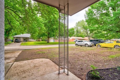 Cute 3 bedroom home with 1 1/2 bath, within walking distance to on Jimmie Austin OU Golf Club in Oklahoma - for sale on GolfHomes.com, golf home, golf lot