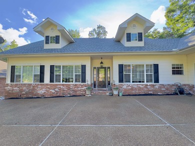 Welcome to 117 Cifuentes Way, a charming 3BR, 4BA custom home on Ponce De Leon Golf Course in Arkansas - for sale on GolfHomes.com, golf home, golf lot
