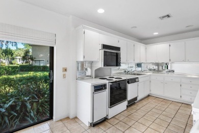 Discover the potential of this delightful 2br/2bth villa in on Hunters Run Golf and Country Club in Florida - for sale on GolfHomes.com, golf home, golf lot