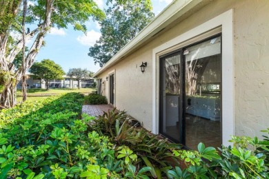 Discover the potential of this delightful 2br/2bth villa in on Hunters Run Golf and Country Club in Florida - for sale on GolfHomes.com, golf home, golf lot