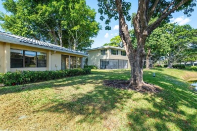 Discover the potential of this delightful 2br/2bth villa in on Hunters Run Golf and Country Club in Florida - for sale on GolfHomes.com, golf home, golf lot