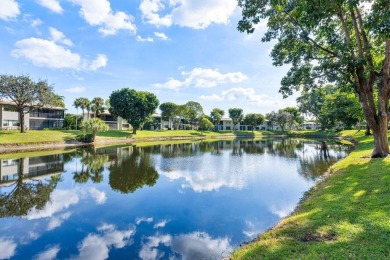 Discover the potential of this delightful 2br/2bth villa in on Hunters Run Golf and Country Club in Florida - for sale on GolfHomes.com, golf home, golf lot